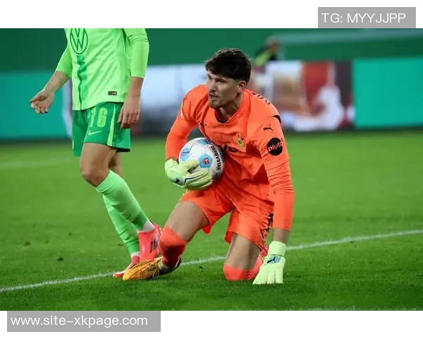 科贝尔因伤提前退出多特集训营出战法兰克福前景堪忧 科贝尔因伤提前退出多特集训营出战法兰克福前景堪忧