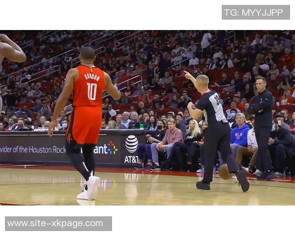 静雨评析库里与波斯特的历史地位与关键时刻表现的对比分析